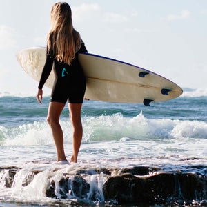 Isurus-Ember-2-2-Long-Sleeve-Spring-Wetsuit-Women-Yamamoto-Neoprene-Shannon-Surfboard-Rock